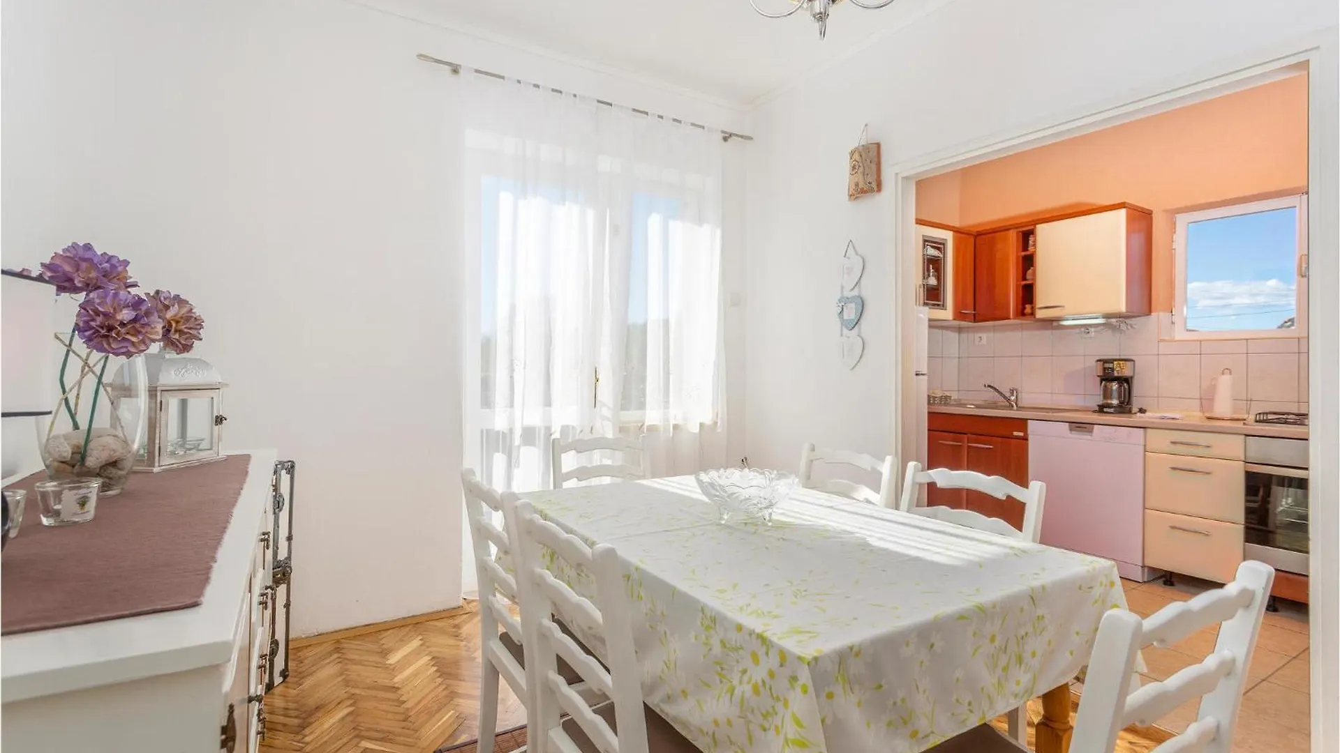 2 Bedroom Stunning Home In Omisalj Holiday home