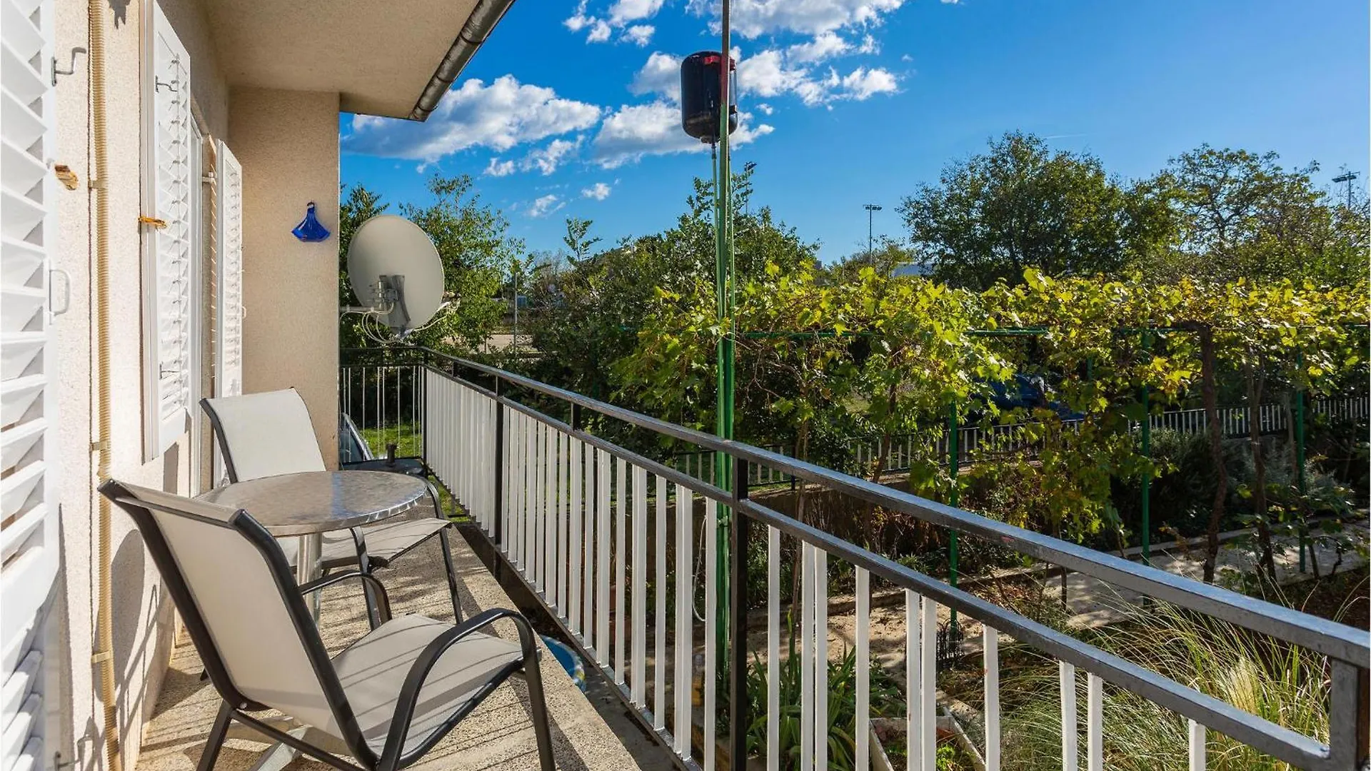 2 Bedroom Stunning Home In Omisalj Holiday home